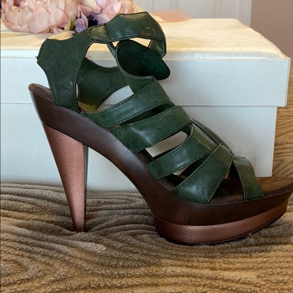 Army Green strapped heels - Picture 2 of 3